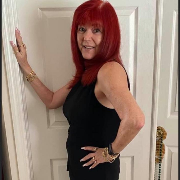 Meet your Posher, Claudia - Picture 1 of 1